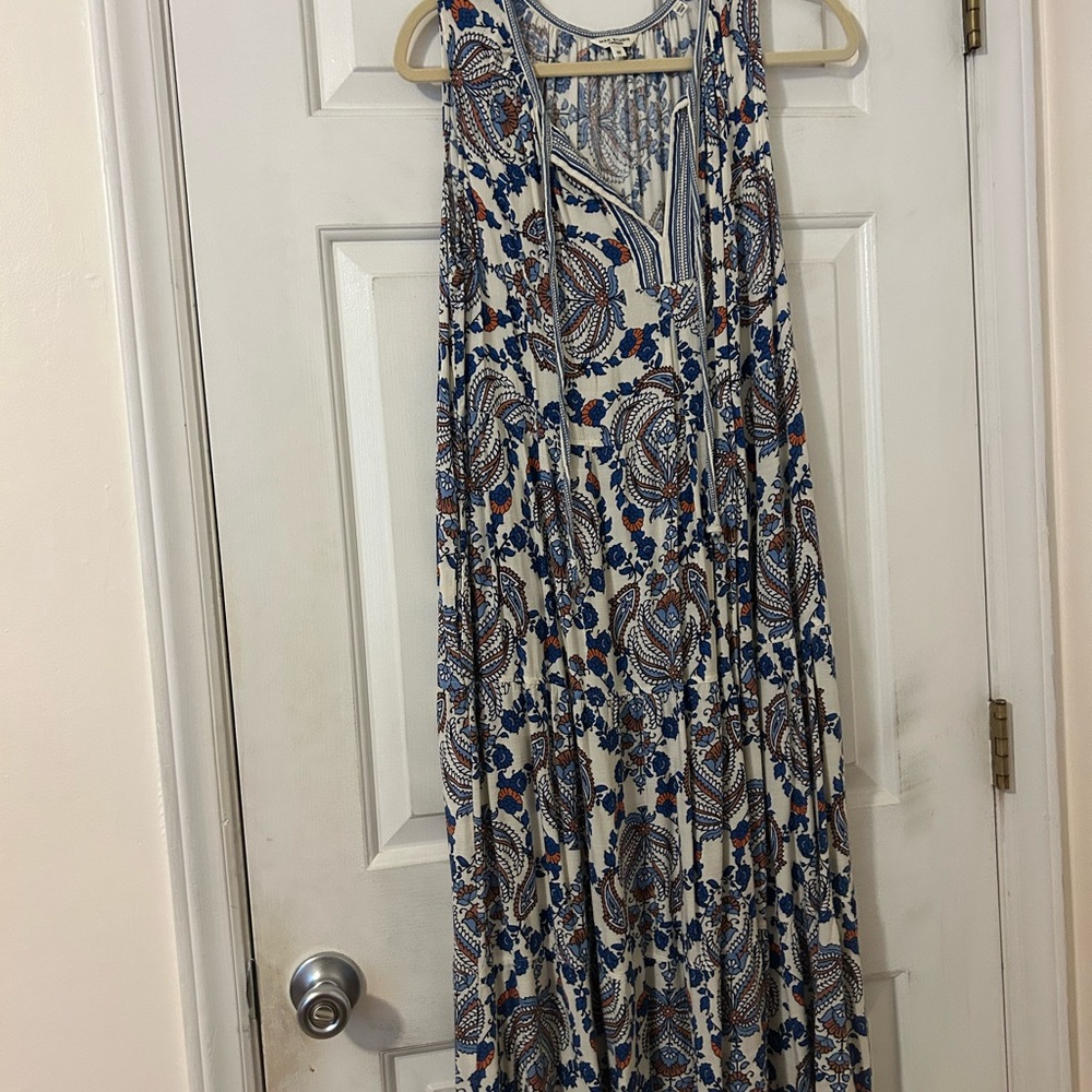Max Studio Blue and Cream Floral Maxi Dress